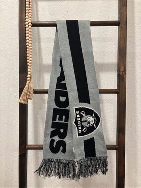 Riders by Lee Raiders Gray and Black Knit Logo Scarf